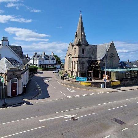 Colin Young Place Нэрн Экстерьер фото