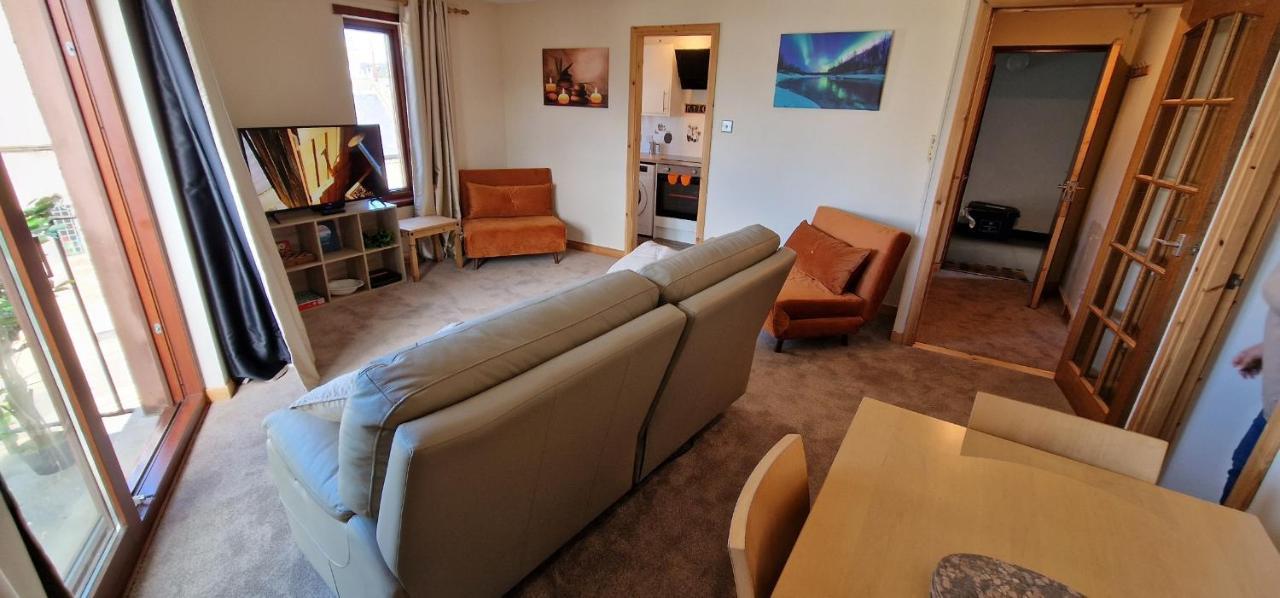 Colin Young Place Нэрн Экстерьер фото